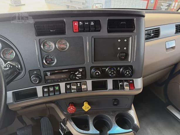 2021 Kenworth T680 image 8