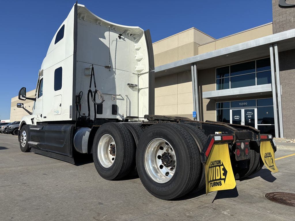 Used 2024 PETERBILT 579 image 6