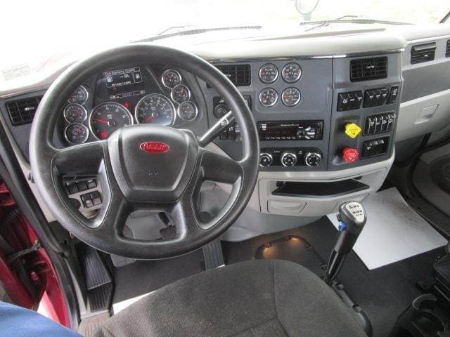 2020 Peterbilt 567 image 8