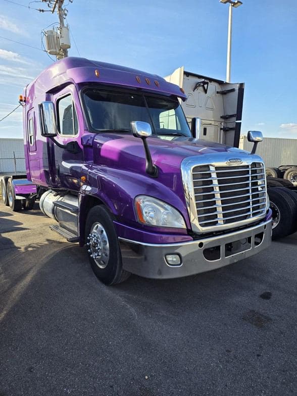 2018 FREIGHTLINER CASCADIA 125 TNHC8589LAK Web image 1