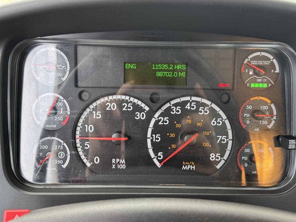 2018 Freightliner M2-106 image 64