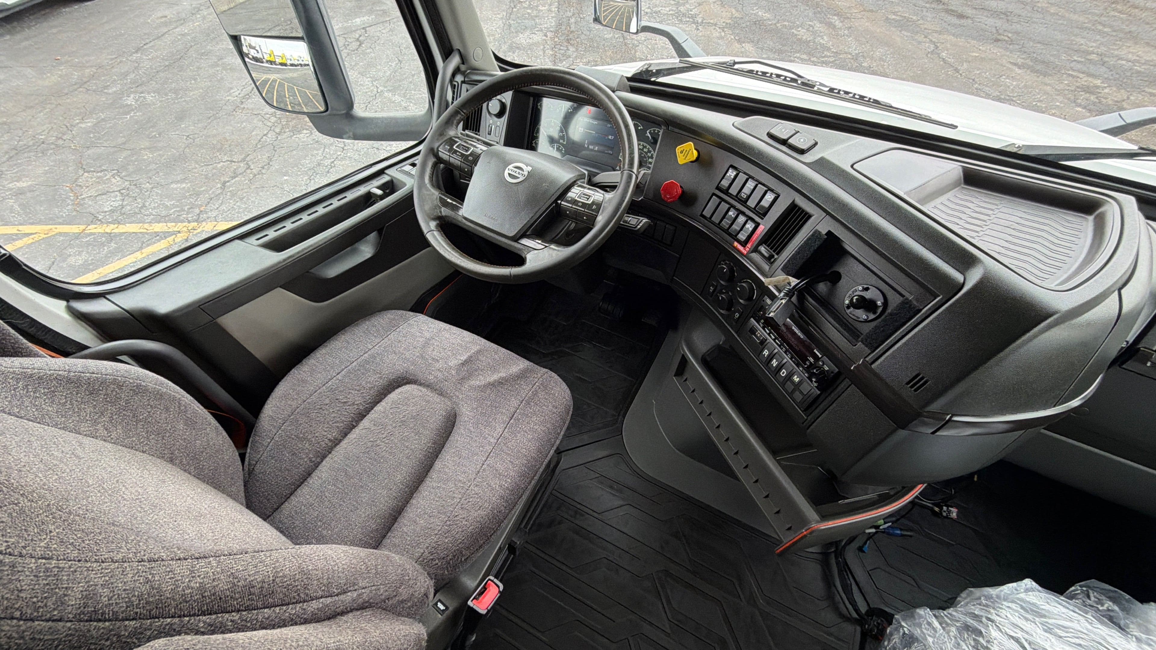 2022 Volvo VNL 860 image 10