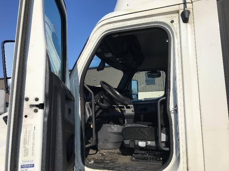 2019 Freightliner Cascadia 126 Day Cab Truck - 435HP, 12 Speed Automatic image 9