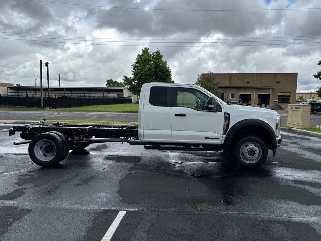 New 2026 FORD F550 image 2