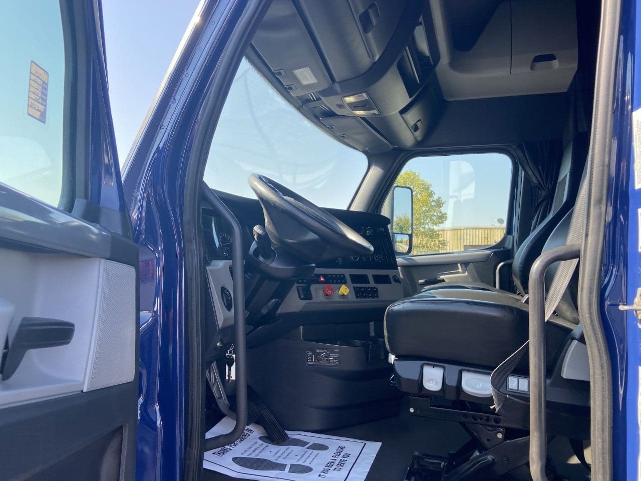 2020 Freightliner Cascadia image 9