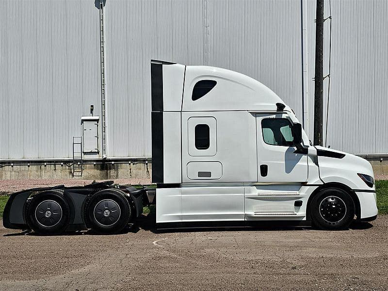 2026 FREIGHTLINER PJ126SLP image 2