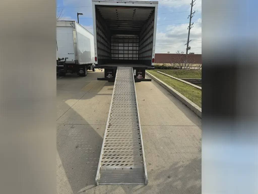 Used 2019 ISUZU Box Truck - Straight Truck, Moving Van, Cabover Truck - COE - NRR For Sale image 5