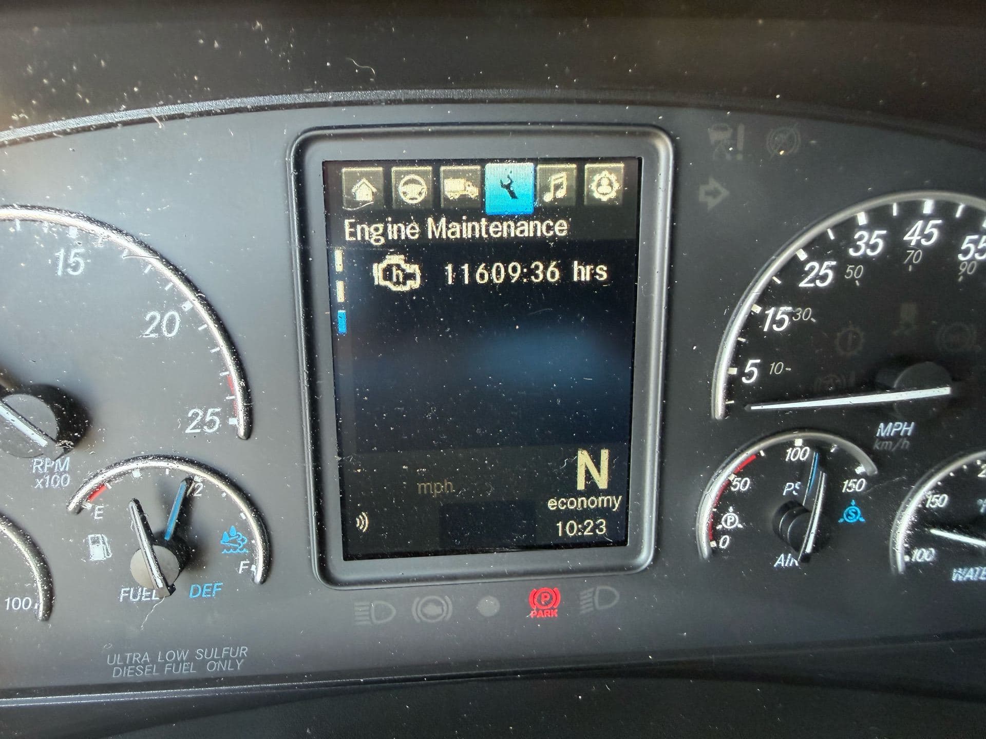 2022 Freightliner - 469k - 11,600 Hours! image 5