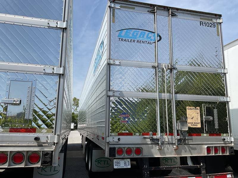 2016 Utility 3000R image 2