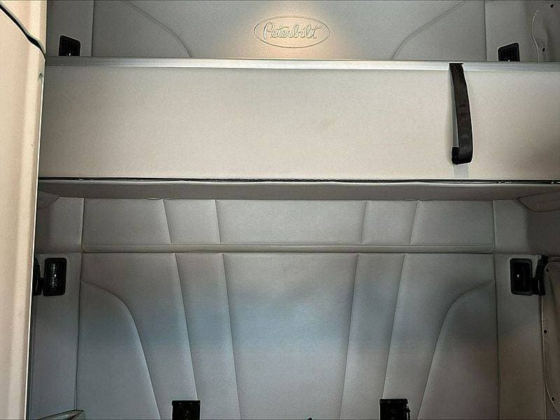 2021 Peterbilt 579 image 8