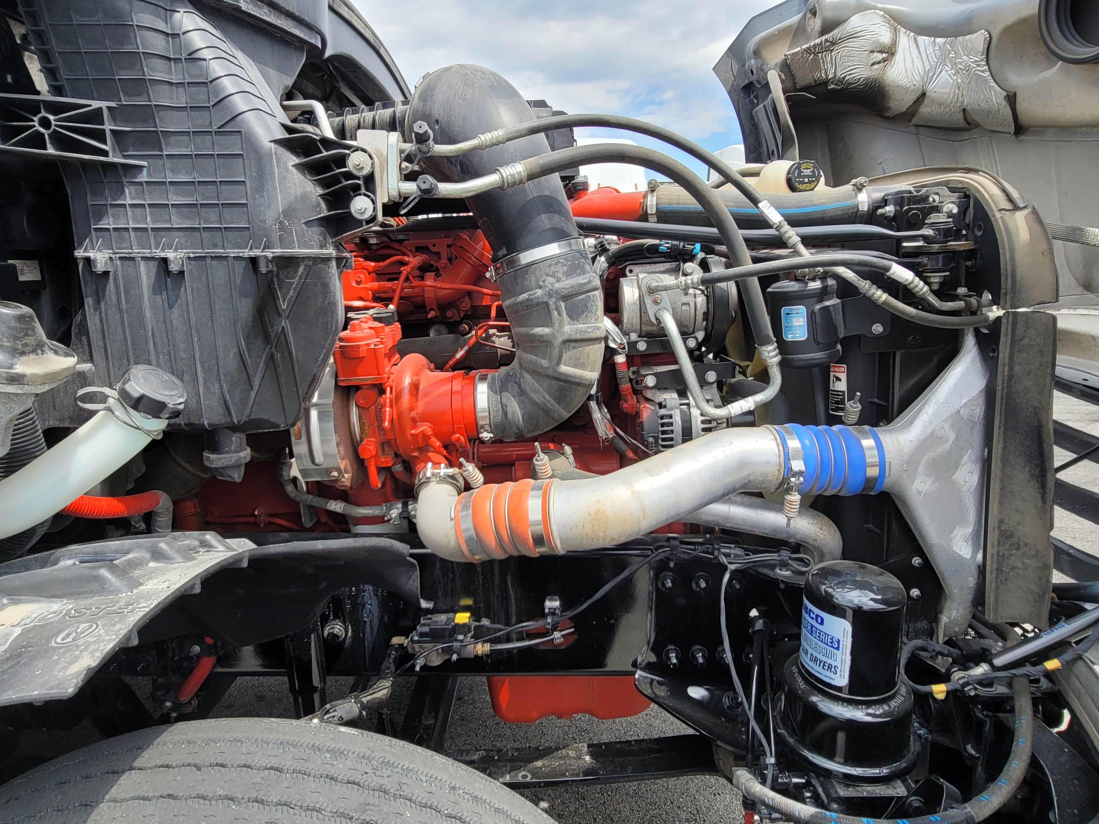 2023 Freightliner Cascadia 125 image 2