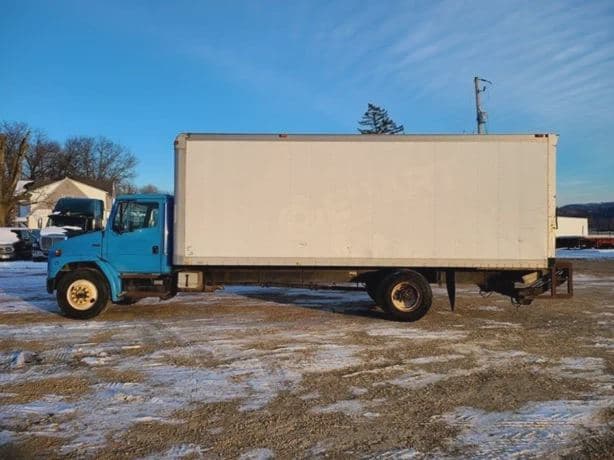 2003 FREIGHTLINER FL70 image 6