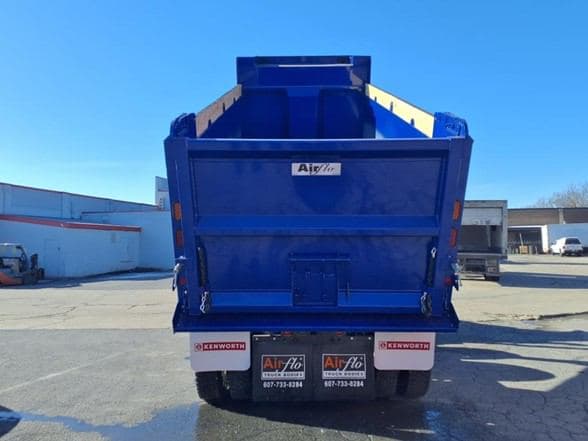 2025 Kenworth T880 image 17