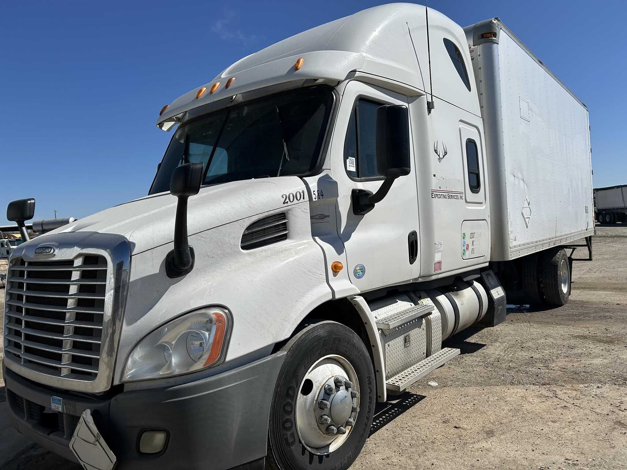 2013 Freightliner Cascadia 125 image 1