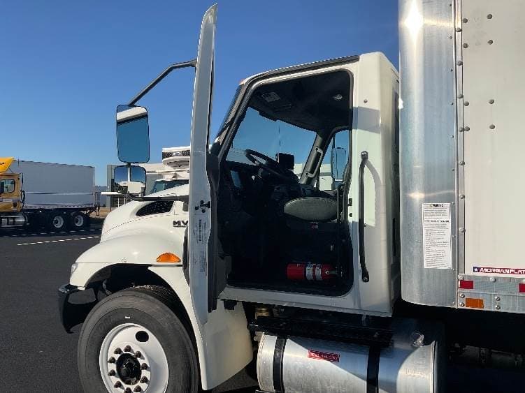 2022 International MV607 Box Truck - 220HP, 6 Speed Automatic, Roll up Door image 16
