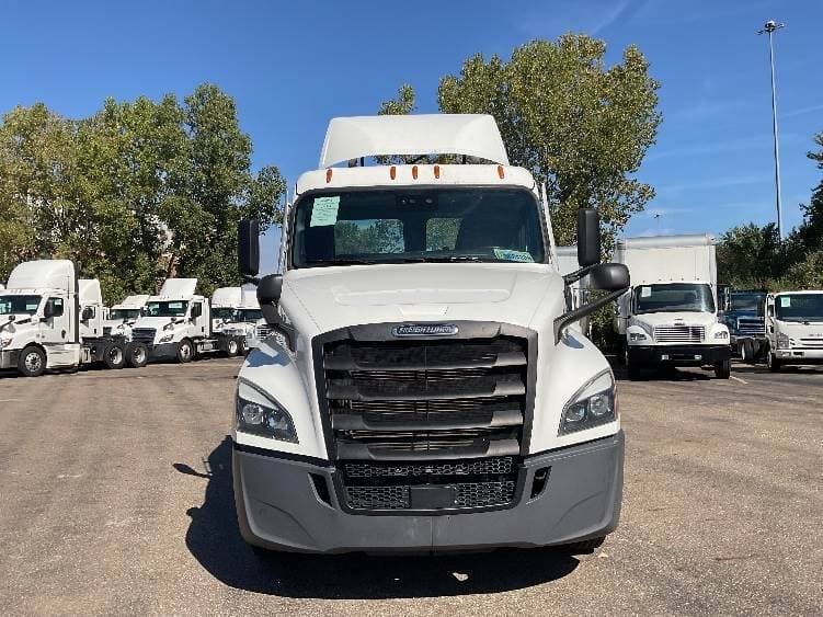 2021 Freightliner Cascadia image 3