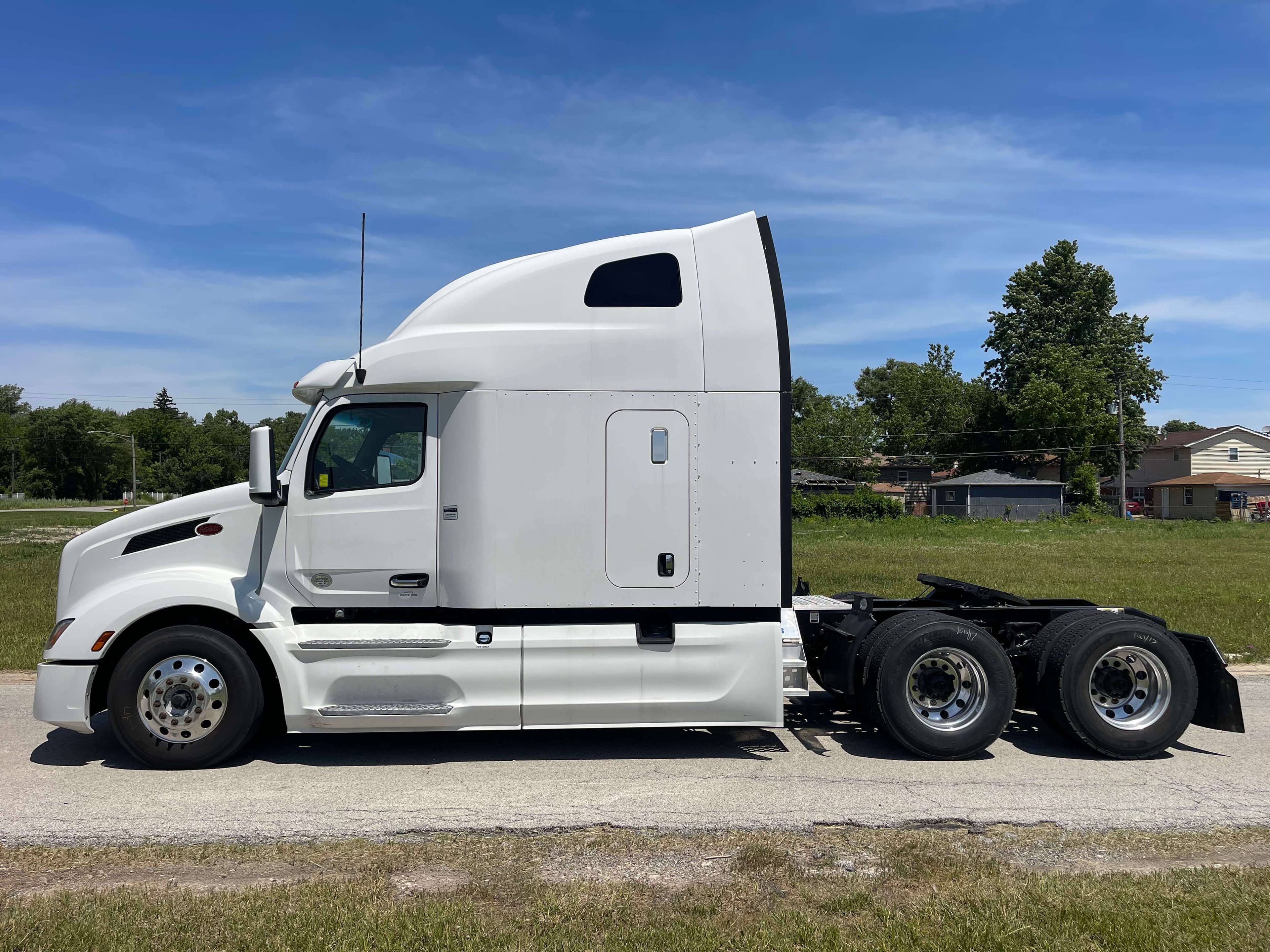 2022 Peterbilt 579 image 8