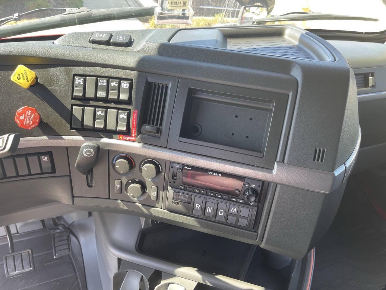 2022 Volvo VNL image 19