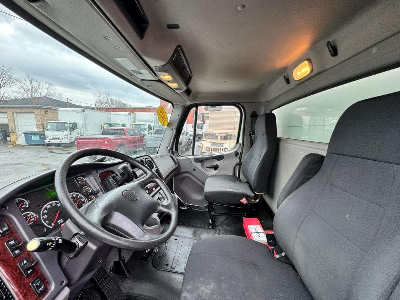 2019 Freightliner M2 106 image 14