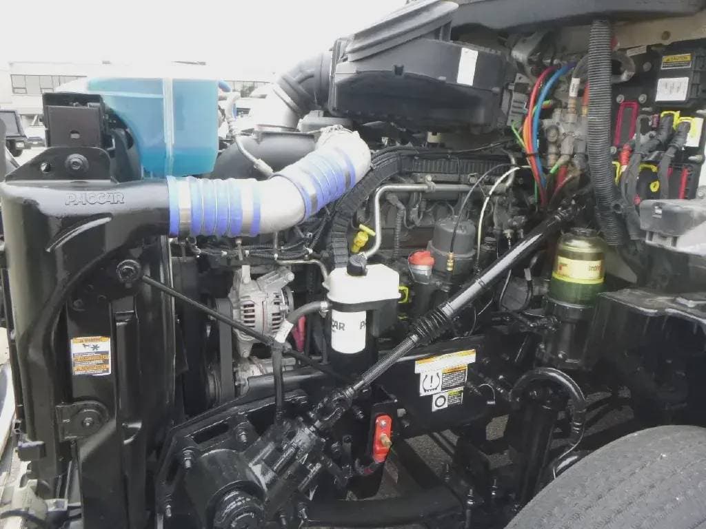 2022 Peterbilt 579 image 8