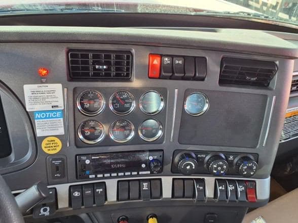 2025 Kenworth W990 image 11