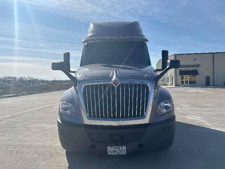 2022 International LT625 Sleeper Semi Truck - 73" Integral Sleeper, 450HP, 12 Speed Automatic image 2