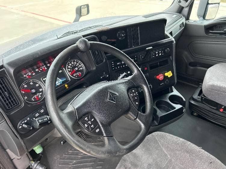2022 International LT625 Sleeper Semi Truck - 73" Integral Sleeper, 450HP, 12 Speed Automatic image 4