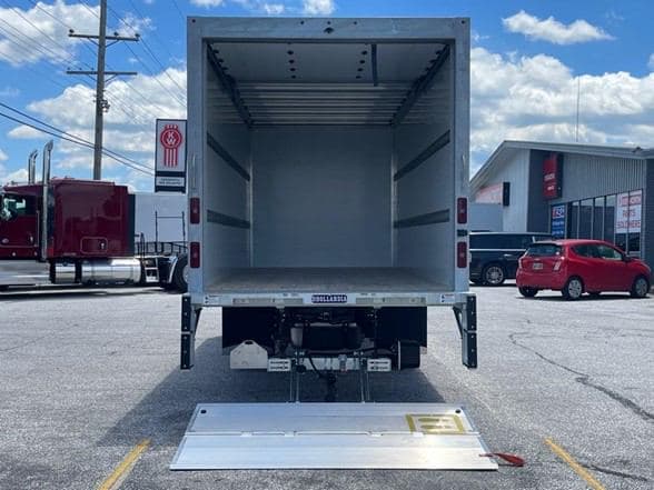 2025 Isuzu NRR image 15