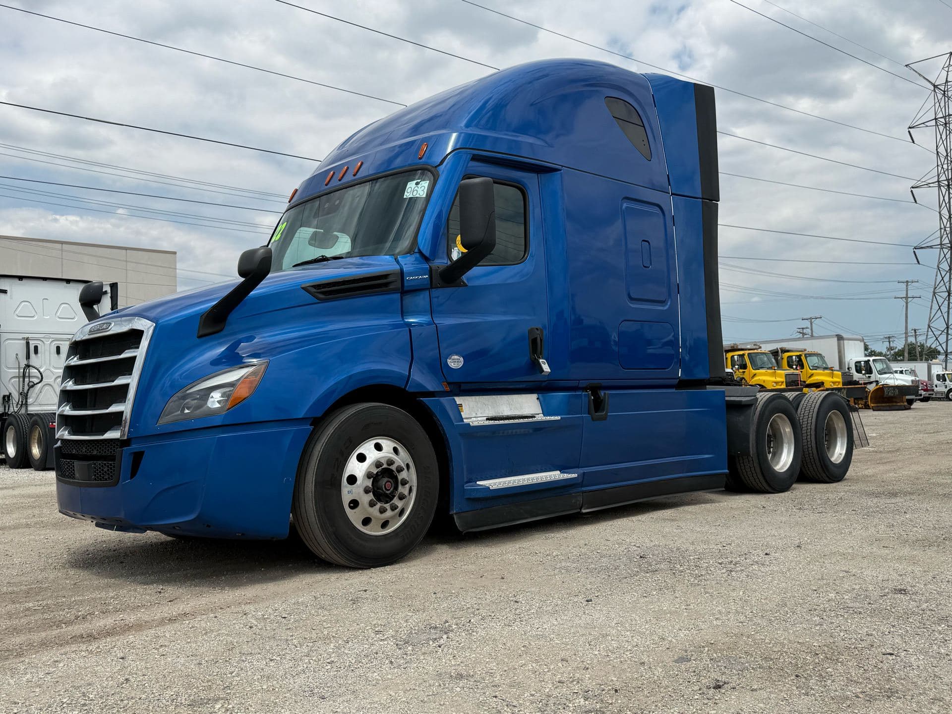 2022 Freightliner - 419k - 18k Hours - 455 HP image 4