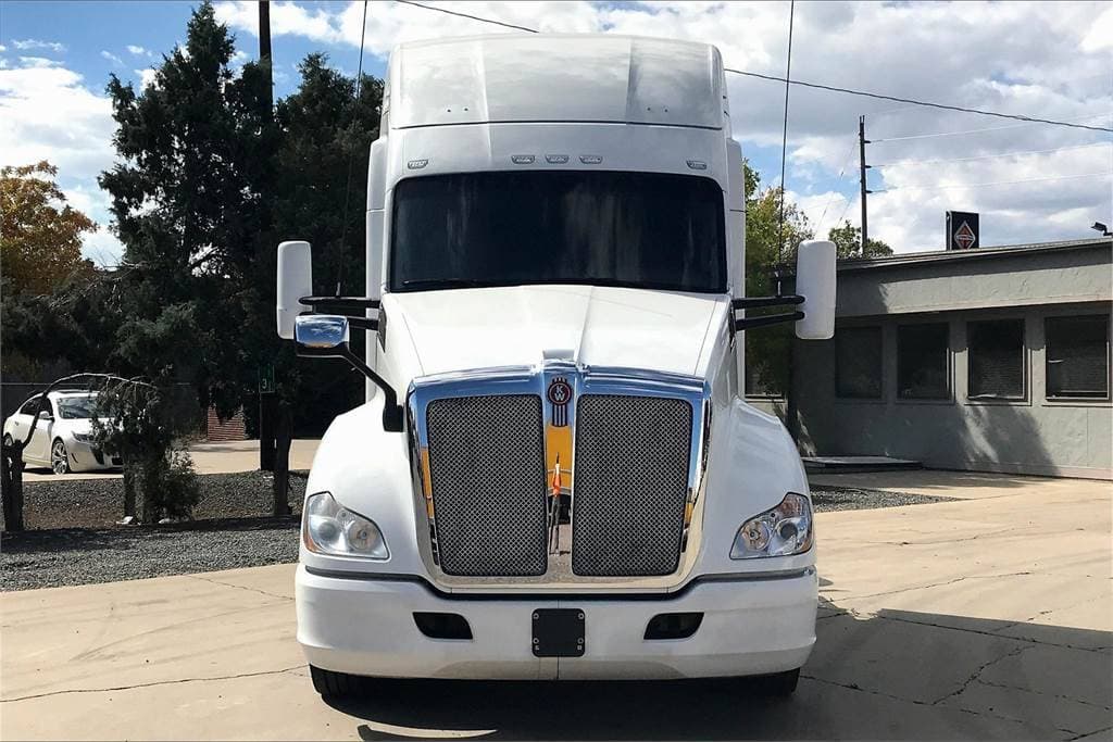 2018 Kenworth T680 image 3
