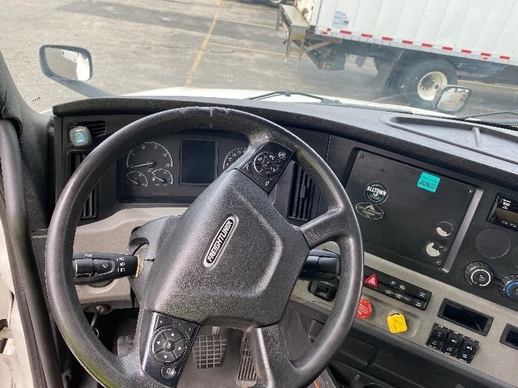 Used 2020 FREIGHTLINER Conventional - Day Cab, Tractor - CASCADIA 126 For Sale image 11