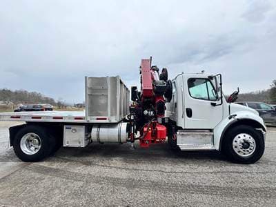 2023 Freightliner M2 image 2