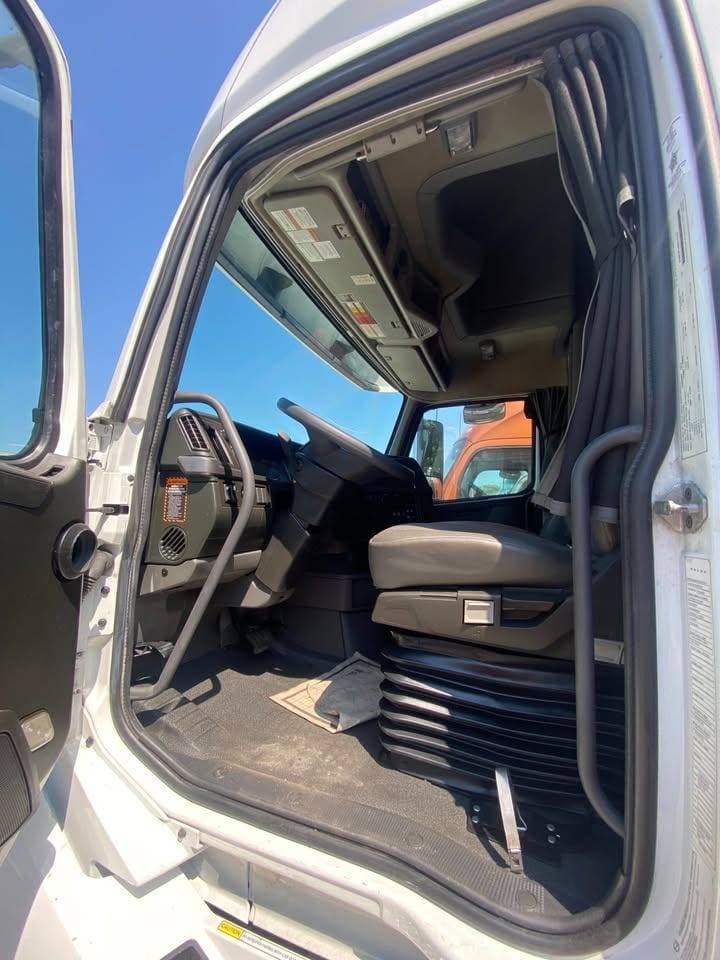 2024 Volvo VNL image 10