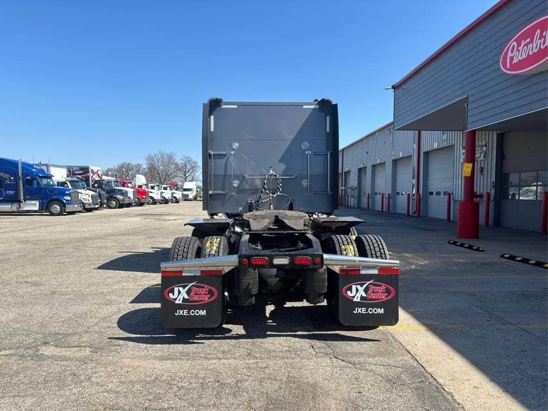 2020 Peterbilt 389 image 5