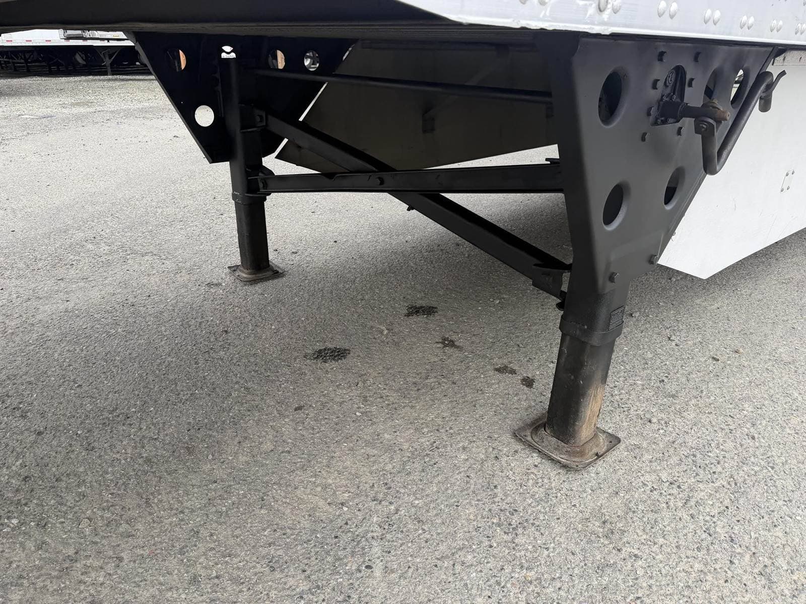 2017 Utility 4000DX 53 ft Dry Van Trailer image 5
