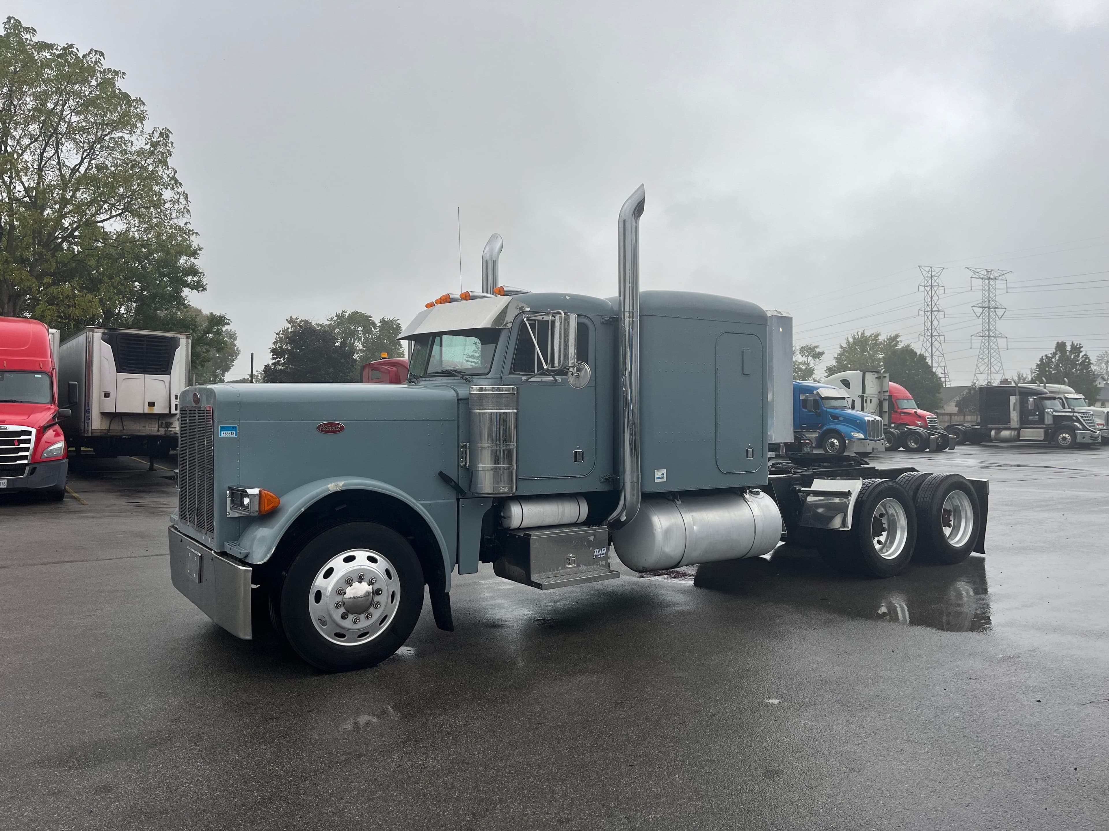 1994 Peterbilt 379 – New Engine image 3