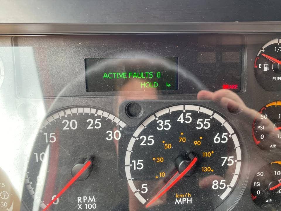 2020 Freightliner Columbia image 9