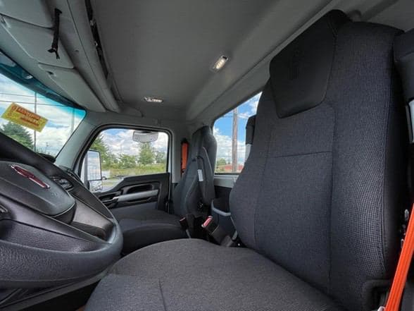 2025 Kenworth T880 image 16