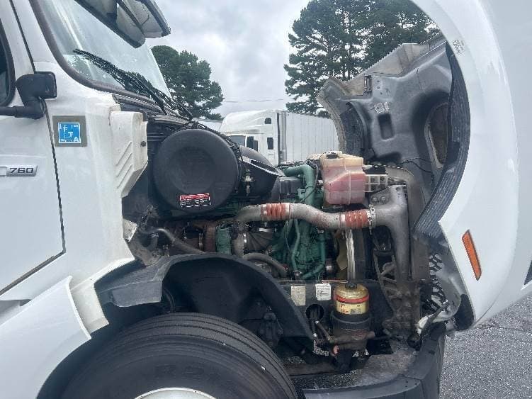 2022 Volvo VNL image 14