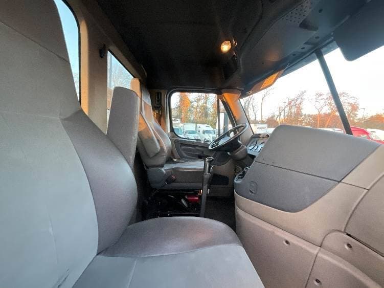 2018 Freightliner Cascadia image 6