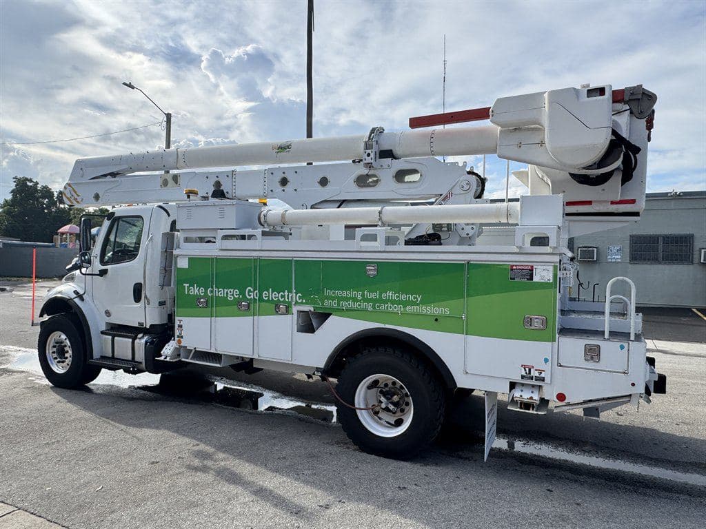 2018 Freightliner M2-106 image 10