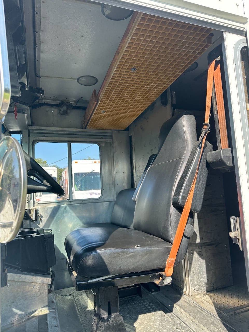 2014 Freightliner MT45 image 47