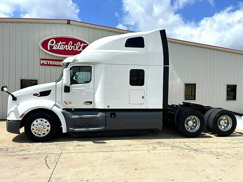 2021 Peterbilt 579 image 3