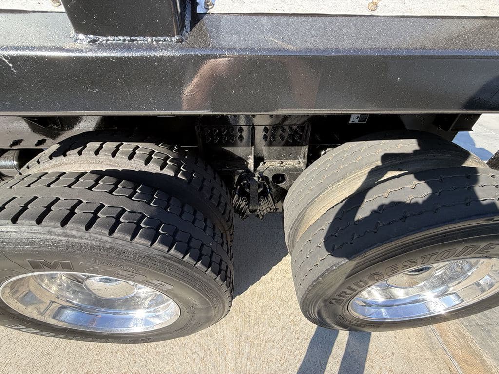 Used 2024 PETERBILT 389 image 22