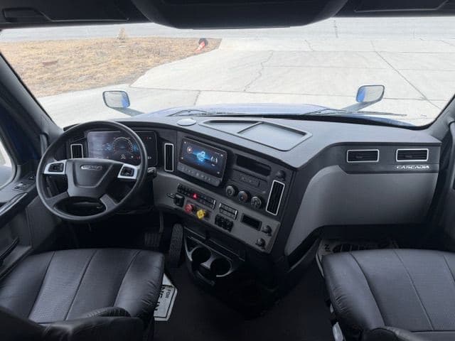 2024 Freightliner Cascadia image 5