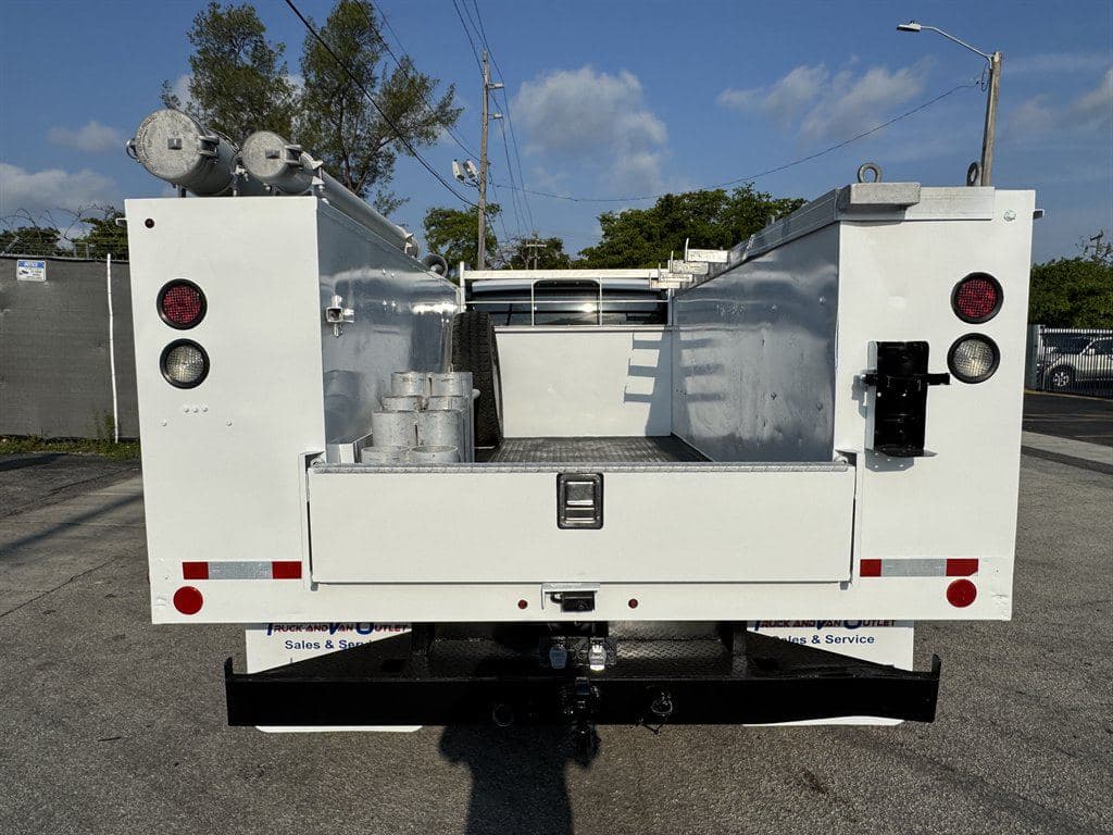 2018 Ford F550 image 12