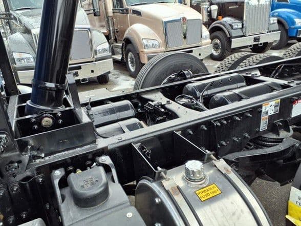 2025 Kenworth T880 image 17