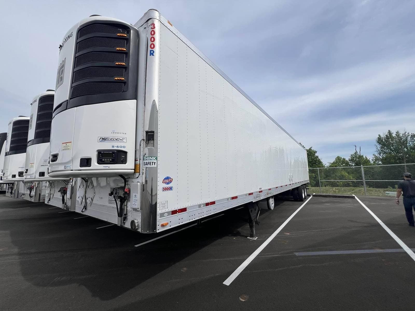 2022 Utility 3000R image 1