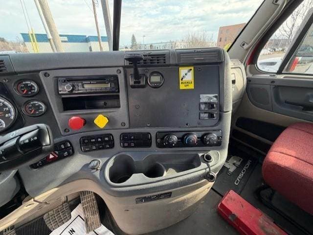 2017 Freightliner Cascadia 113 image 12