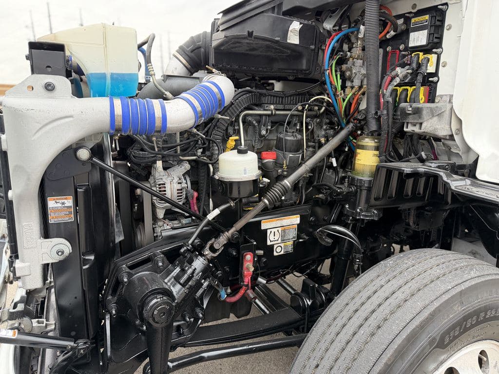Used 2019 PETERBILT 579 image 16
